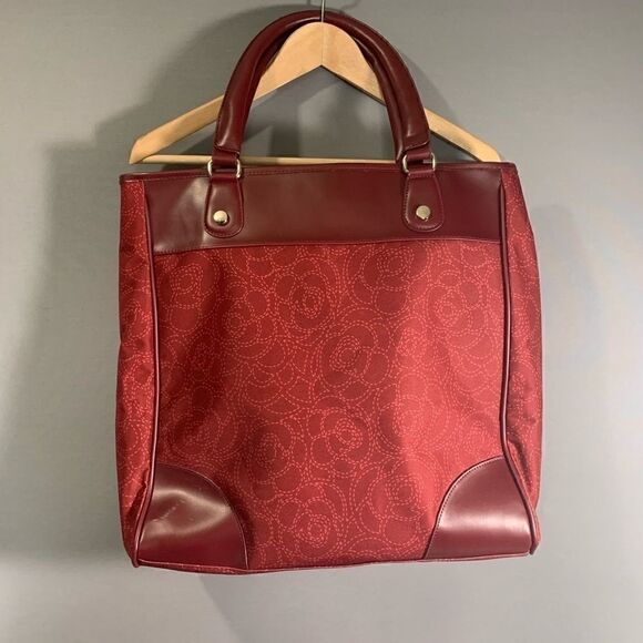 Jessica Simpson Rose Garden Weekender Tote Bag - Picture 4 of 7